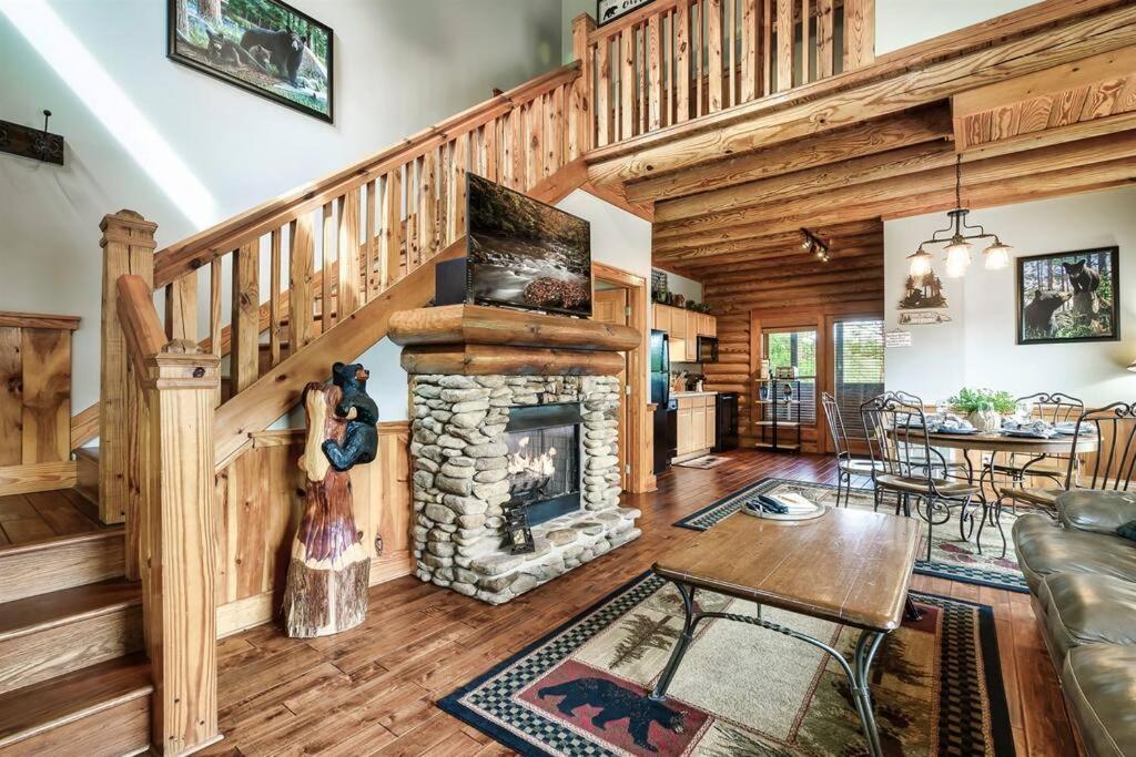 2 Miles From Dollywood Family Resort With Seasonal Outdoor Swimming Pool, Year Around Heated Indoor Swimming Pool, Townhome Style Cabin, Private Hot Tub, Arcade, Tv, Wifi, Kitchen With Refrigerator, Washer And Dryer Pigeon Forge Buitenkant foto