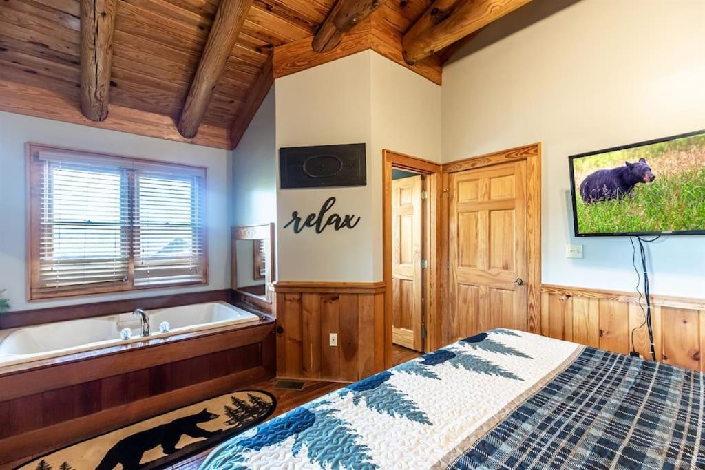 2 Miles From Dollywood Family Resort With Seasonal Outdoor Swimming Pool, Year Around Heated Indoor Swimming Pool, Townhome Style Cabin, Private Hot Tub, Arcade, Tv, Wifi, Kitchen With Refrigerator, Washer And Dryer Pigeon Forge Buitenkant foto