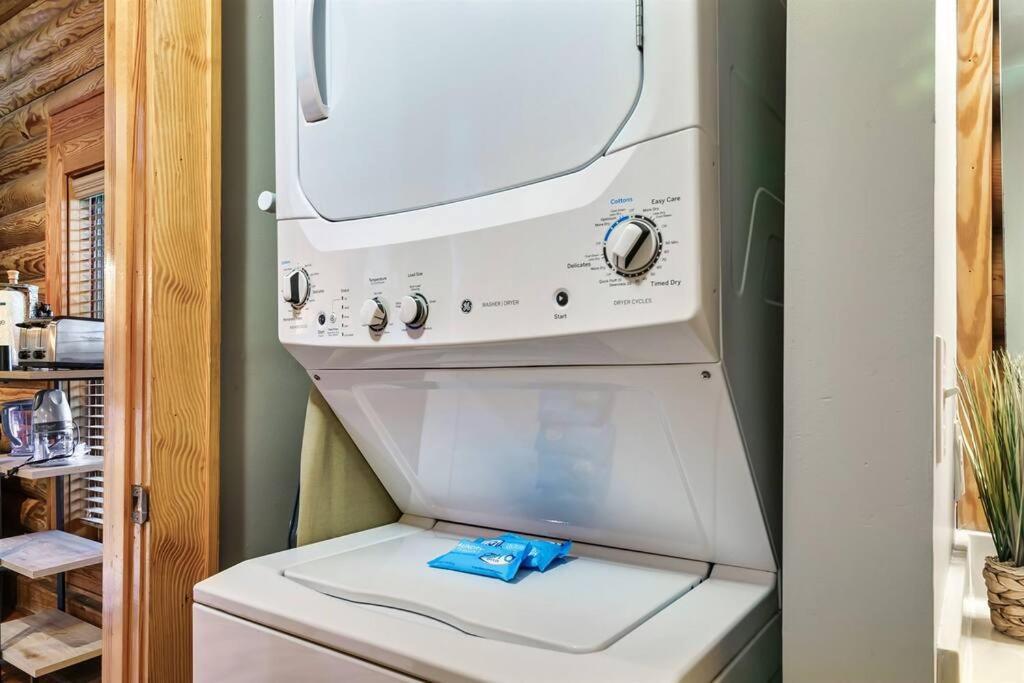 2 Miles From Dollywood Family Resort With Seasonal Outdoor Swimming Pool, Year Around Heated Indoor Swimming Pool, Townhome Style Cabin, Private Hot Tub, Arcade, Tv, Wifi, Kitchen With Refrigerator, Washer And Dryer Pigeon Forge Buitenkant foto