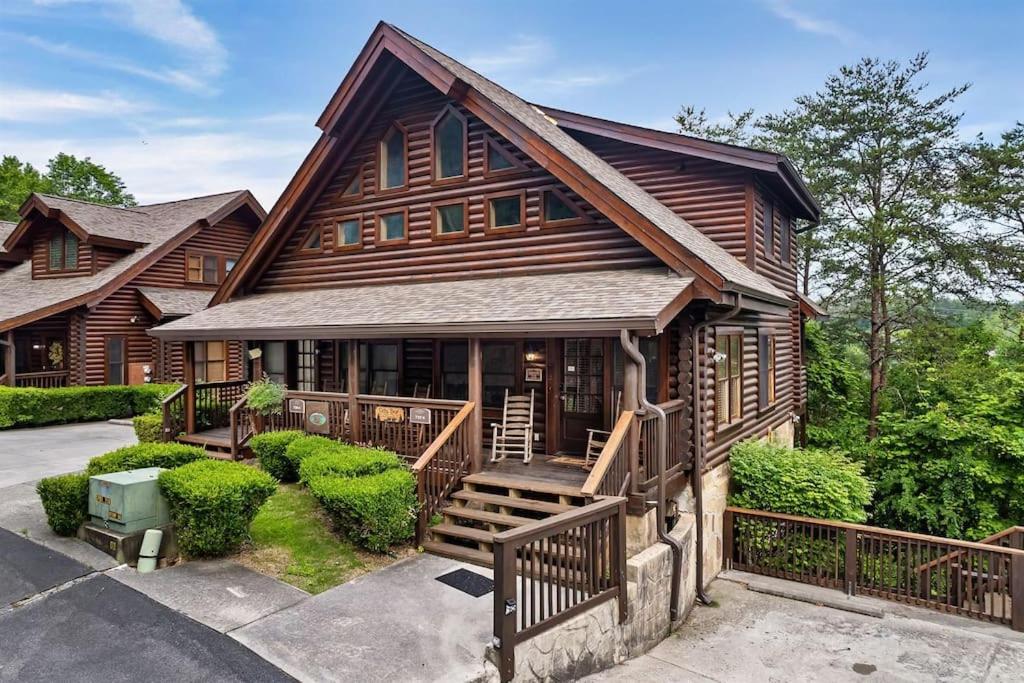 2 Miles From Dollywood Family Resort With Seasonal Outdoor Swimming Pool, Year Around Heated Indoor Swimming Pool, Townhome Style Cabin, Private Hot Tub, Arcade, Tv, Wifi, Kitchen With Refrigerator, Washer And Dryer Pigeon Forge Buitenkant foto