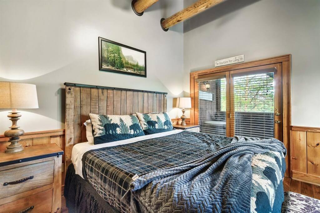 2 Miles From Dollywood Family Resort With Seasonal Outdoor Swimming Pool, Year Around Heated Indoor Swimming Pool, Townhome Style Cabin, Private Hot Tub, Arcade, Tv, Wifi, Kitchen With Refrigerator, Washer And Dryer Pigeon Forge Buitenkant foto