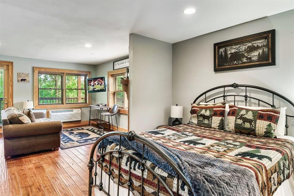 2 Miles From Dollywood Family Resort With Seasonal Outdoor Swimming Pool, Year Around Heated Indoor Swimming Pool, Townhome Style Cabin, Private Hot Tub, Arcade, Tv, Wifi, Kitchen With Refrigerator, Washer And Dryer Pigeon Forge Buitenkant foto
